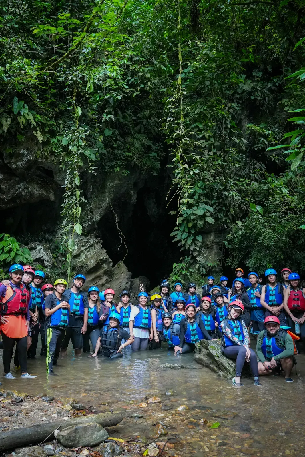 Rafting Río Claro + Cavernas + Santorini Colombiano