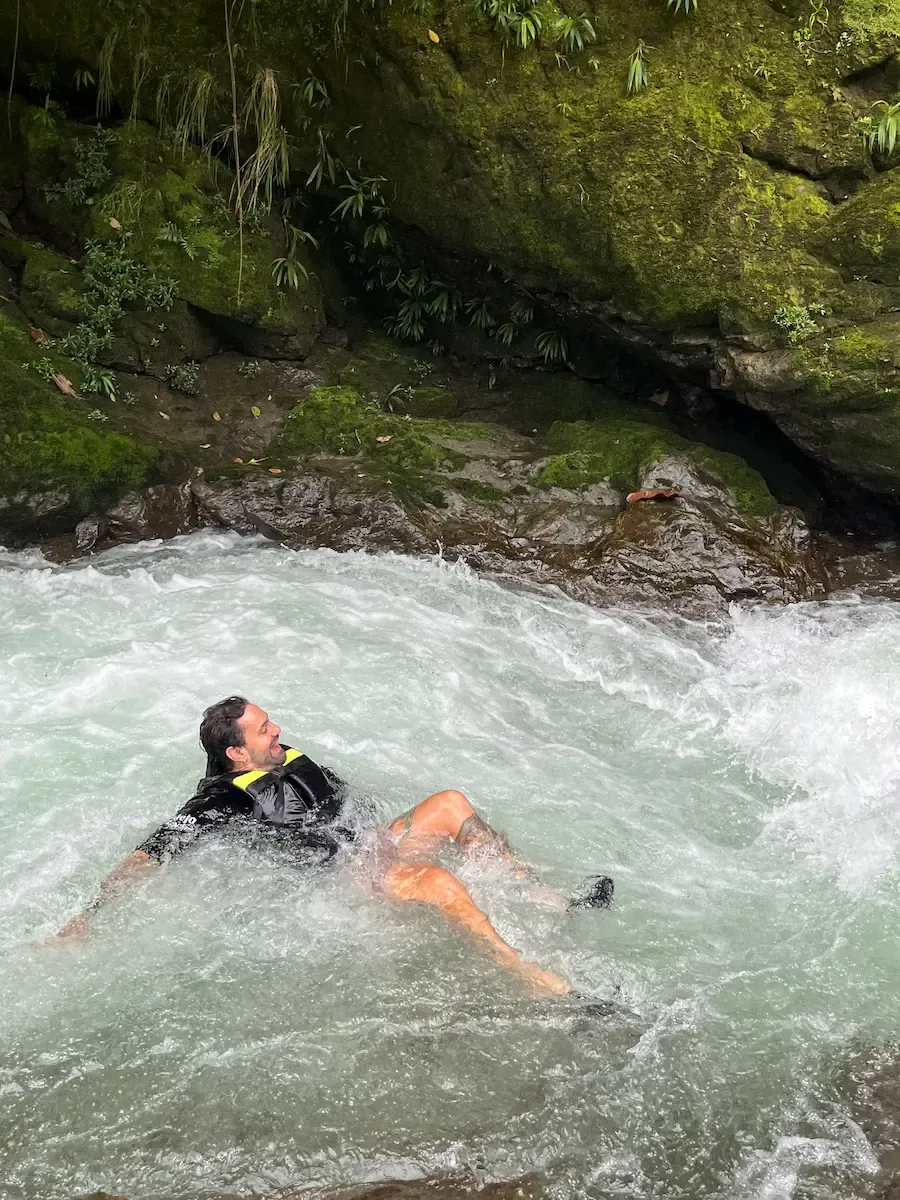 Mutatá: aguas verde esmeralda, tubing y cascadas