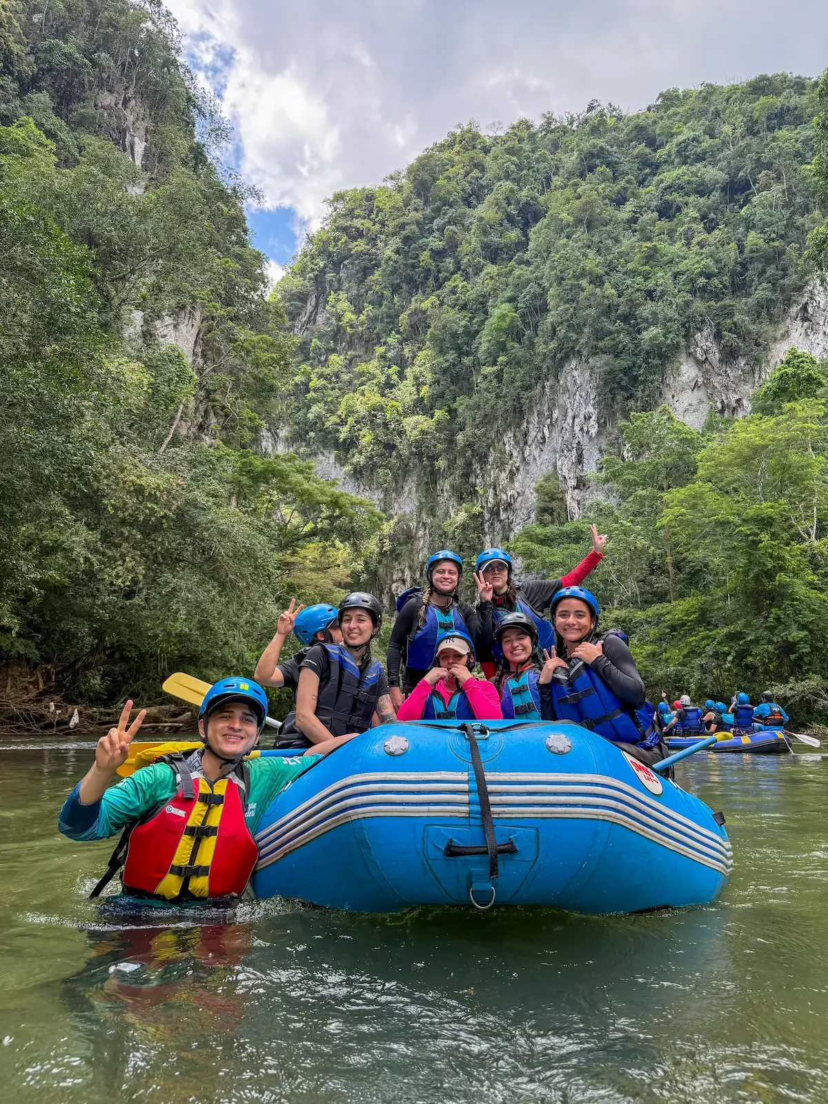 Rafting Río Claro + Cavernas + Santorini Colombiano